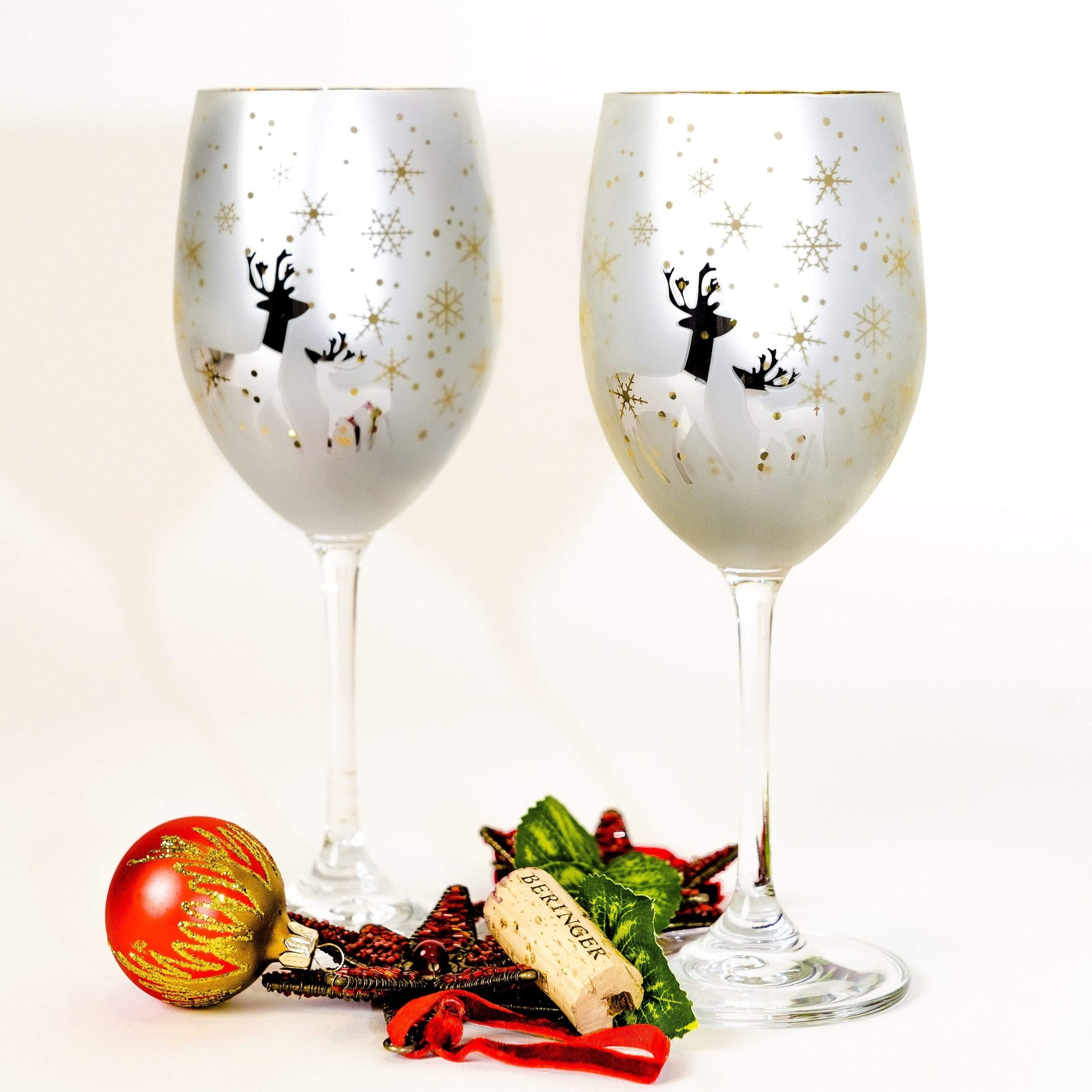 https://jerseyartglass.com/cdn/shop/products/jersey-art-glass-christmas-wine-glass-set-of-2-etched-wine-glass-bar-cart-decor-christmas-bar-engraved-wine-glass-wine-gifts-christmas-gift-32394697572516.jpg?v=1698343532&width=1946